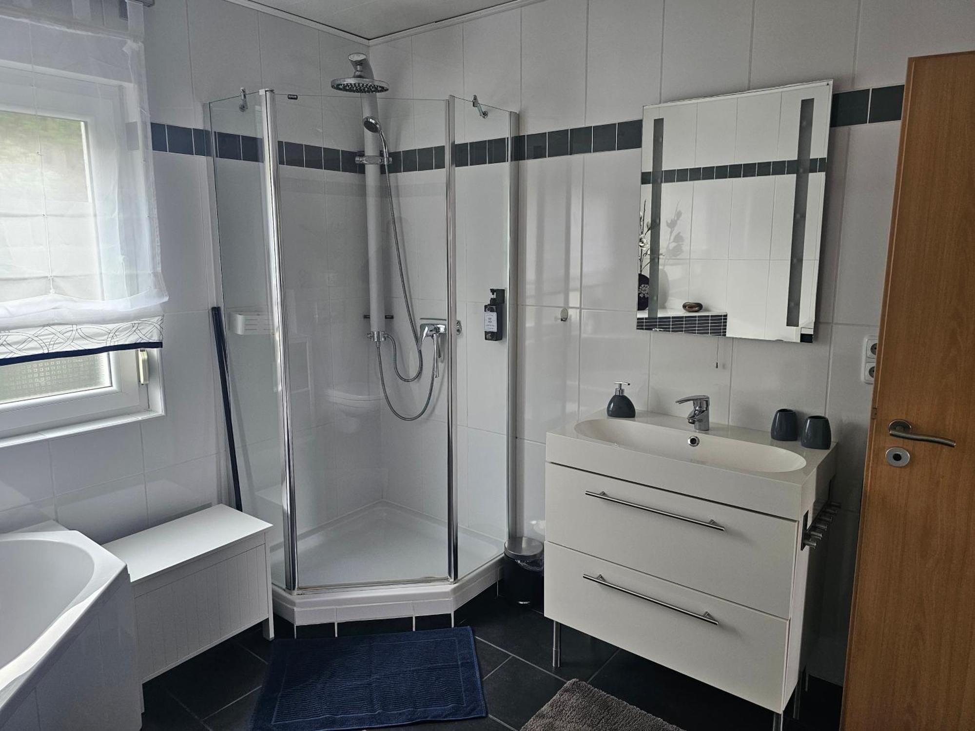 Lenny'S Ferienwohnung Касел Екстериор снимка